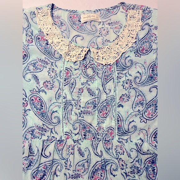 Peter Pan lace collar blouse - Picture 10 of 13